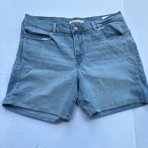 Levi’s Classic Bermuda Shorts